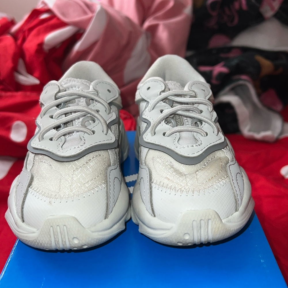 Unisex ozweego adidas sneakers